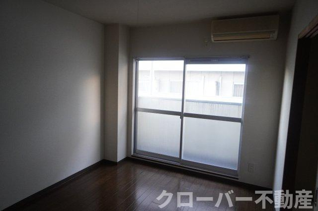 グランシャトー吉原北棟の居間・リビング
