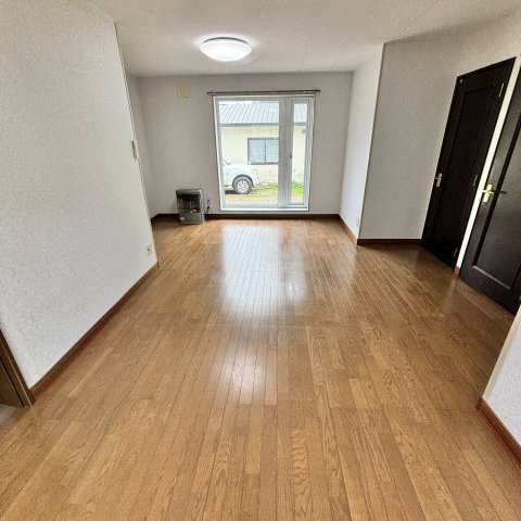 中島本町ＹＡ－２の居間・リビング