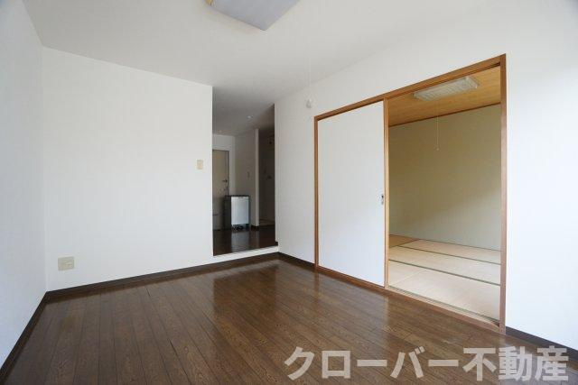 グランシャトー吉原北棟の居間・リビング