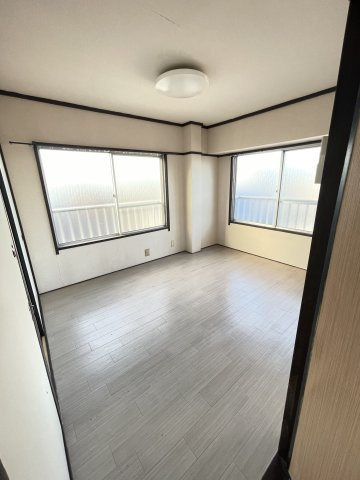 今井ビルの洋室|スタンダードな洋室です