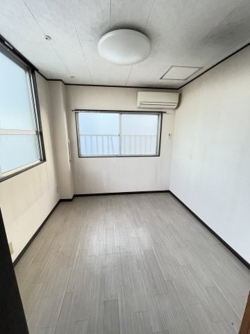 今井ビルの洋室