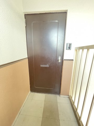 今井ビルの玄関|明るい玄関です