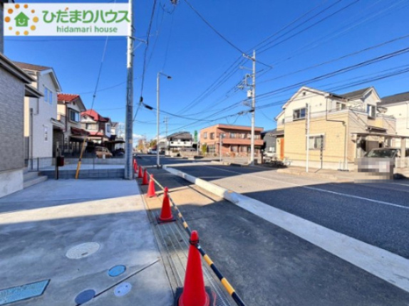 上尾市向山　第10　新築戸建　ハートフルタウンCの前面道路含む現地写真
