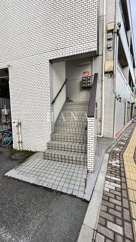 丸善ビルのエントランス