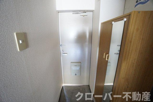 グランシャトー吉原南棟の玄関