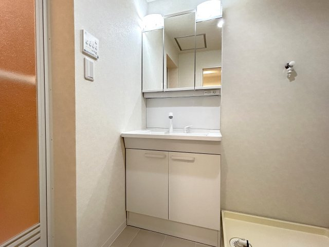 京阪・地下鉄・阪急の３沿線アクセス可能◆２０２５年１月リフォーム済み◆南向き◆オークリッチ松原の独立洗面台|洗面