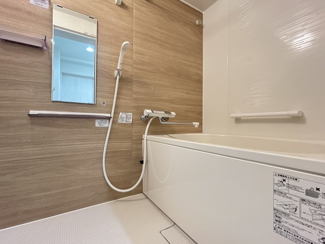 京阪・地下鉄・阪急の３沿線アクセス可能◆２０２５年１月リフォーム済み◆南向き◆オークリッチ松原の浴室|浴室