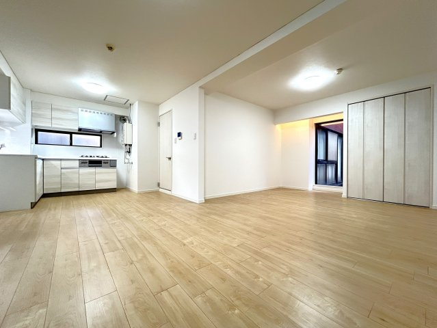 京阪・地下鉄・阪急の３沿線アクセス可能◆２０２５年１月リフォーム済み◆南向き◆オークリッチ松原の居間・リビング|リビング