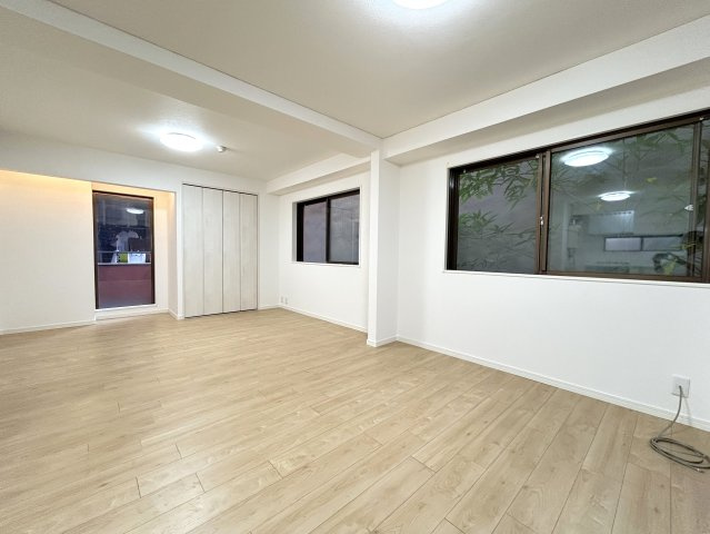 京阪・地下鉄・阪急の３沿線アクセス可能◆２０２５年１月リフォーム済み◆南向き◆オークリッチ松原の居間・リビング|リビング