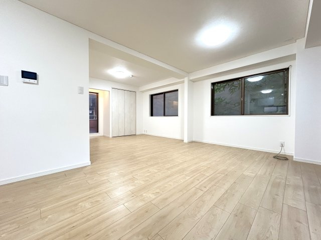 京阪・地下鉄・阪急の３沿線アクセス可能◆２０２５年１月リフォーム済み◆南向き◆オークリッチ松原の居間・リビング|リビング