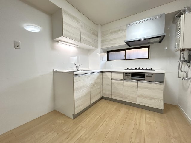京阪・地下鉄・阪急の３沿線アクセス可能◆２０２５年１月リフォーム済み◆南向き◆オークリッチ松原のキッチン|キッチン