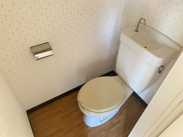 平塚市徳延１丁目の店舗事務所のトイレ