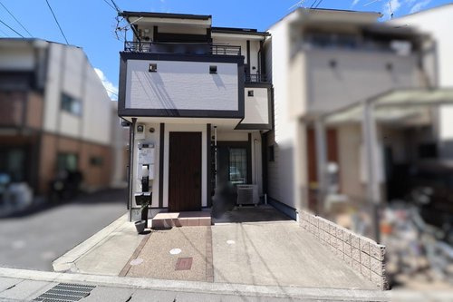 上鳥羽西浦町の外観