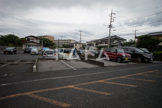 習志野市新栄１丁目の賃貸マンションの駐車場