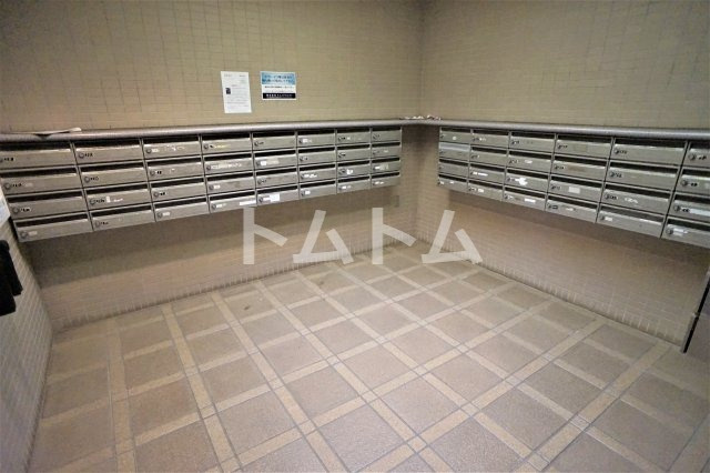 習志野市新栄１丁目の賃貸マンションのエントランス