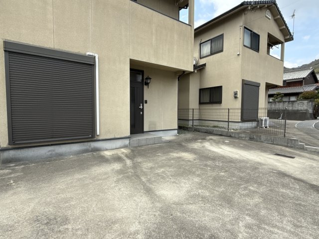 書写戸建の駐車場