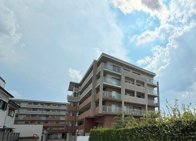 レスタージュ枚方長尾の外観|新しい生活にいかがでしょうか？外観はお住まいの顔になります。こだわりたいポイントですね。水回りリフォームやリノベーションも承ってます。
■現地見学・資金計画相談・住宅ローン相談もお問合せ受付中■