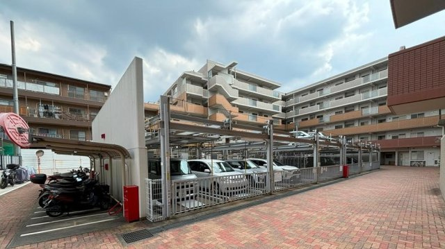 レスタージュ枚方長尾の駐車場|駐車場■物件内覧・資金計画相談・住宅ローン相談、リフォーム相談、お問合せ受付中■
※当日・翌日のご内覧、ご相談はお電話でのお問合せがスムーズです！