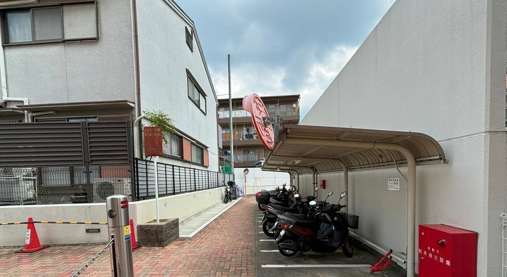 レスタージュ枚方長尾のその他共用部分|バイク置き場■物件内覧・資金計画相談・住宅ローン相談、リフォーム相談、お問合せ受付中■
※当日・翌日のご内覧、ご相談はお電話でのお問合せがスムーズです！