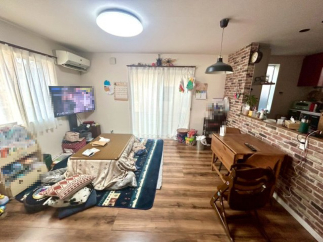 【居間・リビング】 | L型アイランドタイプは、キッチンからダイニングにもリビングにも目が行き届くので、とても使いやすい配置です。L字型独立タイプは、キッチンを独立させてるためLDKというよりもLDといった様なイメージです。