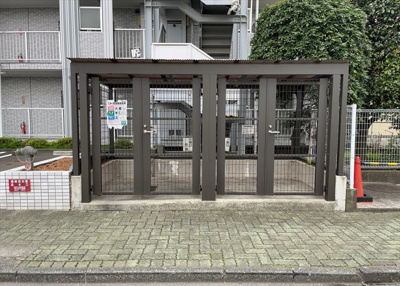 【設備】 | スガハイム8相模原公園 | 共有部分は、住民なら誰もが使える設備のこと。例えば駐車場やエレベーター、インターネット設備、セキュリティ設備などがあります。他にも、マンションの廊下・外部階段やエントランス・ゴミ置き場などがあります。