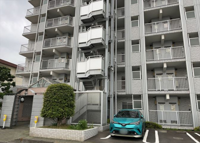 【構造・工法・仕様】 | スガハイム8相模原公園 | ＲＣ造、Reinforced Concreteは直訳すると補強されたコンクリートです。主に柱や梁・床・壁が鉄筋とコンクリートで構成おり、鉄筋を組んだ型枠にコンクリートを流し込んで固めたものを指します。