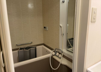 【浴室】 | スガハイム8相模原公園 | 入浴時の快適さも大事なことですが、綺麗な状態を維持できなければ気持ちよく入浴できません。毎日の掃除が楽という点は大事なポイントになります！カビが生えにくく掃除がしやすい、壁や浴槽を選ぶといいでしょう。