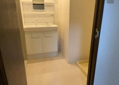 【脱衣所】 | スガハイム8相模原公園 | 洗面脱衣所は「体を綺麗に整える場所」という目的と役割を持っています。そして便利で使い勝手のいい「体を綺麗に整える場所」にするためには、配置や動線、照明や収納計画をしっかりと検討しておく必要があります。