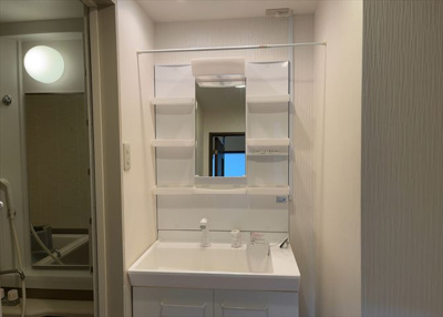 【独立洗面台】 | スガハイム8相模原公園 | 洗面化粧台では顔を洗ったり、身だしなみを整えることが本来の使い方ですが、用途によっては洗面化粧台に求められる機能が違ってくるため、ご自身や家族のライフスタイルに合ったものを選ぶことをおすすめ致します。