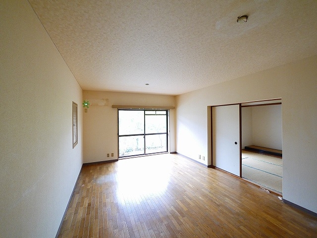 東生駒さつき台ローレルコートの居間・リビング