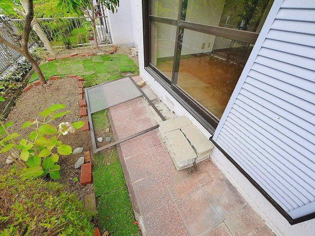 東生駒さつき台ローレルコートの庭