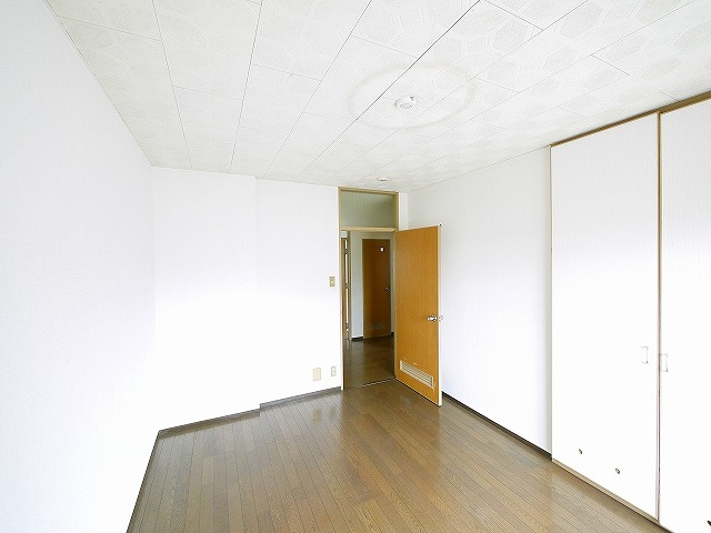 東生駒さつき台ローレルコートの洋室