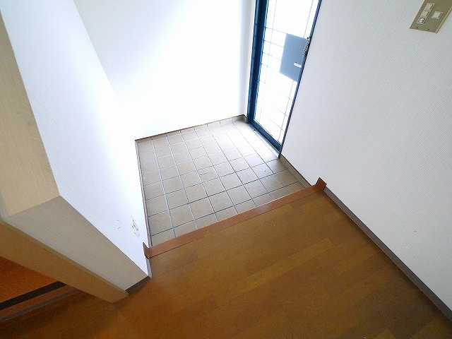 東生駒さつき台ローレルコートの玄関