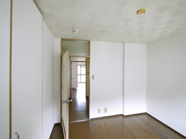 東生駒さつき台ローレルコートの洋室