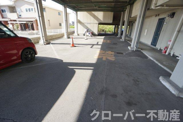 グランシャトー青山V西棟Ⅱの駐車場