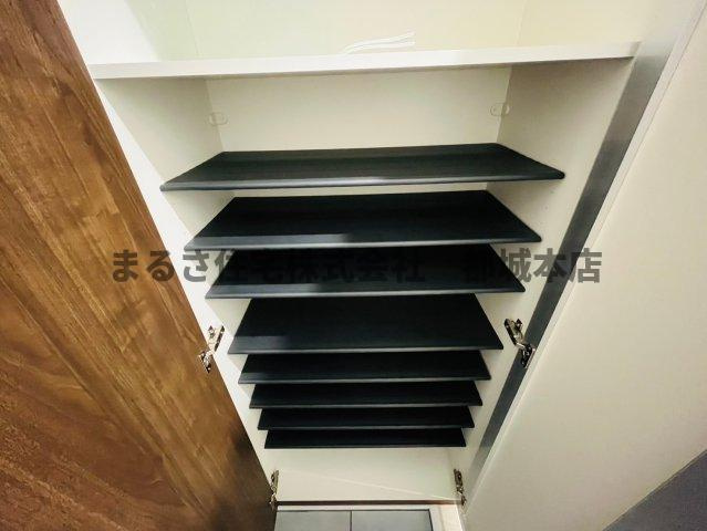都城市吉尾町の賃貸マンションの収納