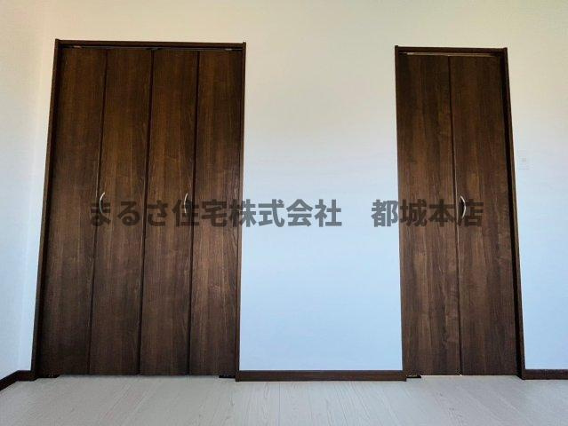 都城市吉尾町の賃貸マンションの内装