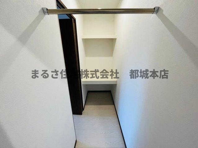 都城市吉尾町の賃貸マンションの内装