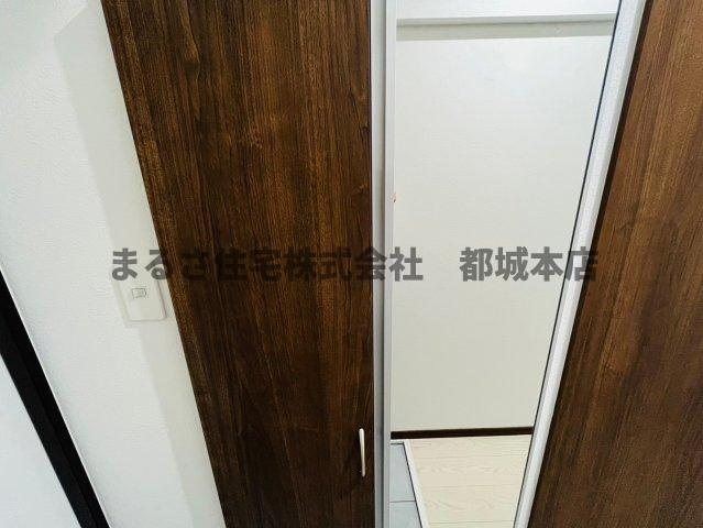 都城市吉尾町の賃貸マンションの収納