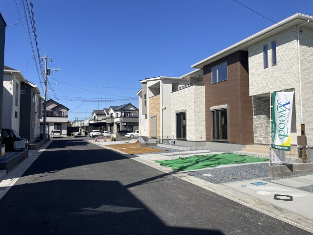 【前面道路含む現地写真】 | 熊谷市石原第４期　ワイウッドコート　新築戸建　全１２棟　3号棟