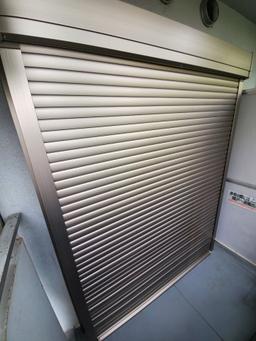 イーストアベニューの設備|電動シャッターあり