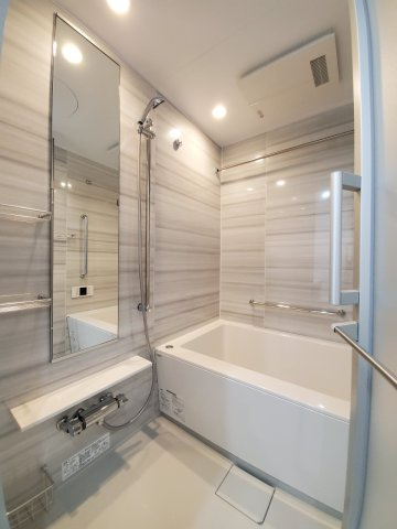 イーストアベニューの浴室|浴室乾燥機付きのバスルーム