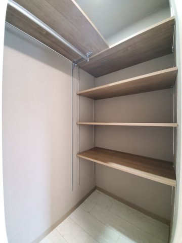 イーストアベニューの収納|大容量のウォークインクローゼット