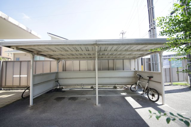 カネヒビルの駐車場