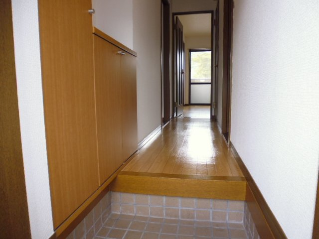 岡山市南区植松のアパートの玄関