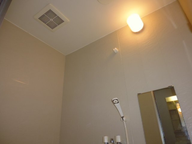 岡山市南区植松のアパートの浴室