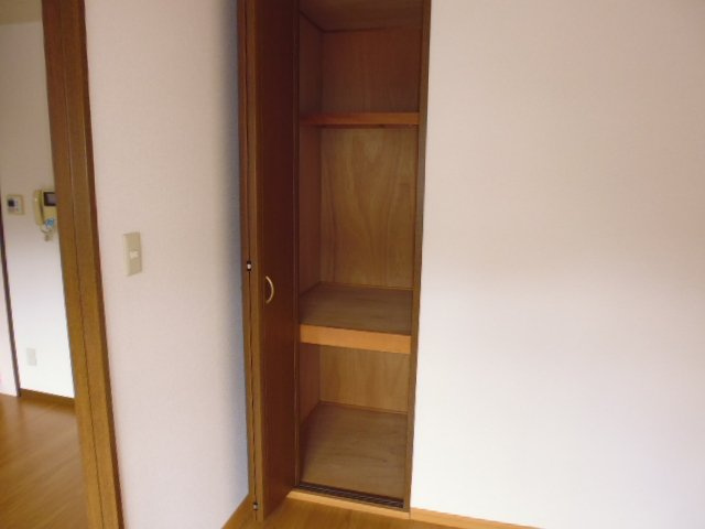 岡山市南区植松のアパートの収納