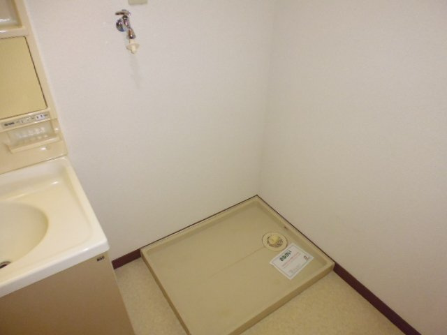 岡山市南区植松のアパートのその他|洗濯機置き場