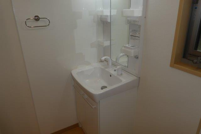 小田郡矢掛町矢掛のアパートの独立洗面台|シャンプードレッサー