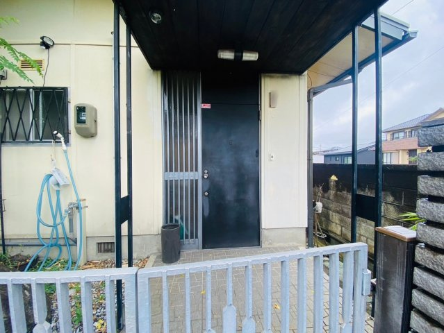 【商談中】中古戸建　大垣市貝曽根町　昭和49年築の玄関
